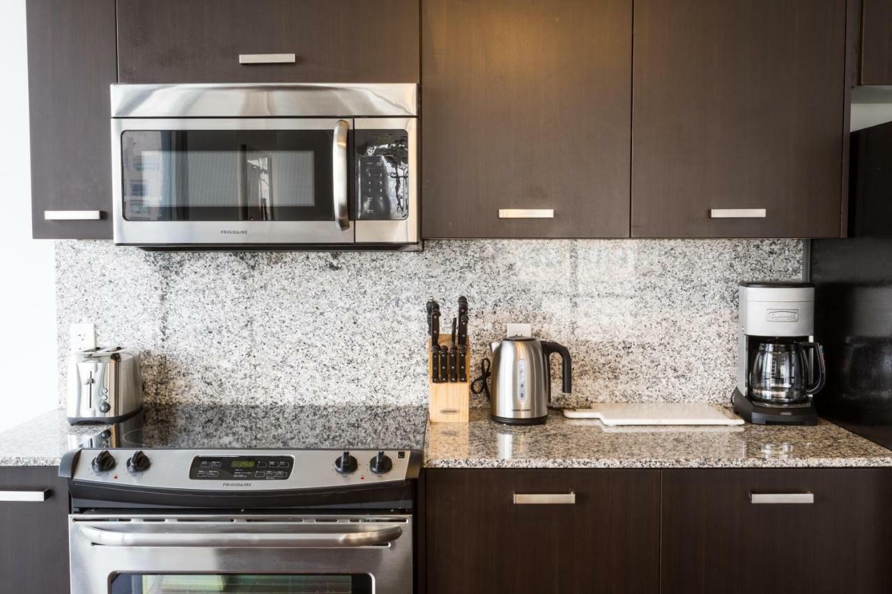 Altitude Suites Bay Street - Holiday Bonus - Free Parking Торонто Экстерьер фото