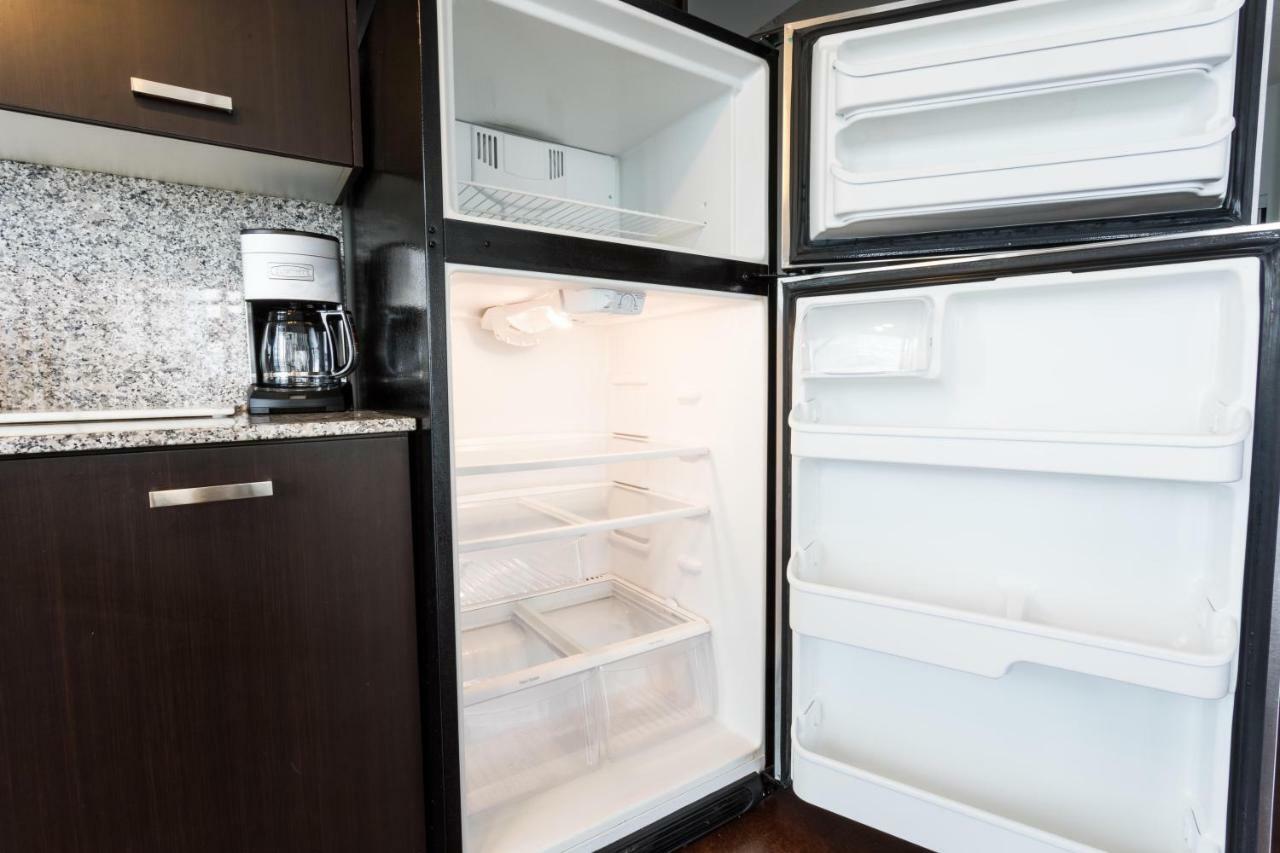 Altitude Suites Bay Street - Holiday Bonus - Free Parking Торонто Экстерьер фото