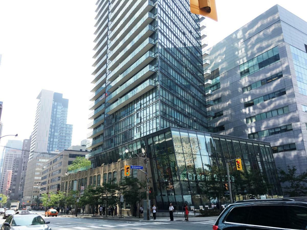 Altitude Suites Bay Street - Holiday Bonus - Free Parking Торонто Экстерьер фото